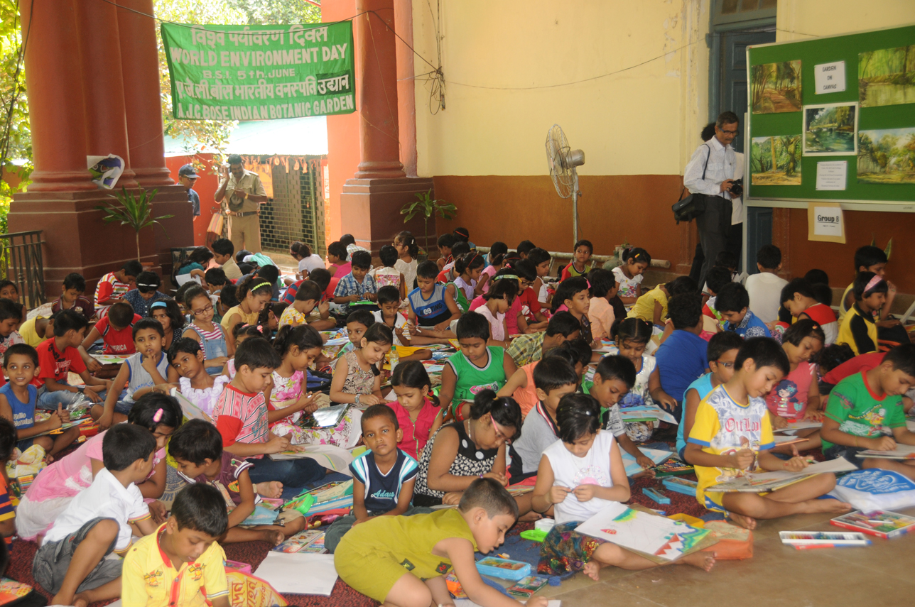 Participants in Sit & Draw competition